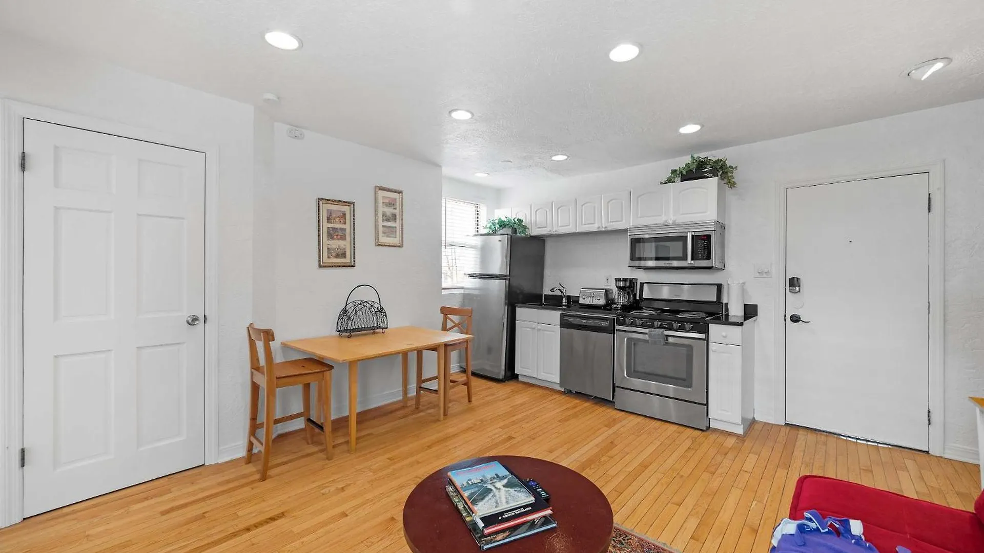 Panoramic Views On Your Front Porch Pittsburgh Apartament